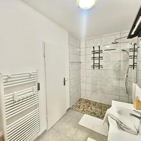 Spacious 3br With A Warm Terrace Apartment *