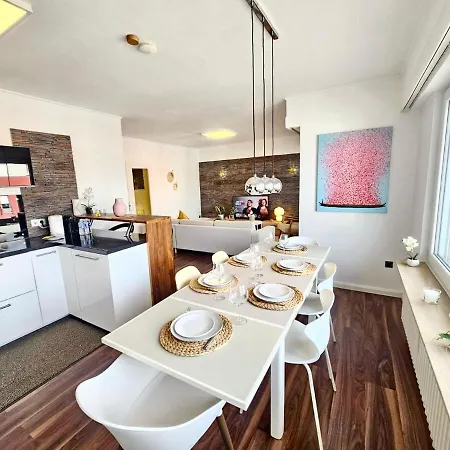 Apartment Spacious 3br With A Warm Terrace